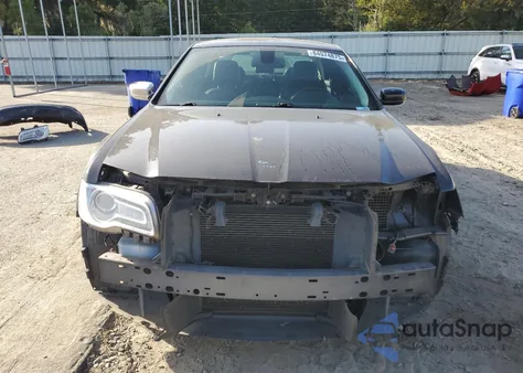 2015 Chrysler 300 Limited z USA, uszkodzony, nr VIN 2C3CCAAG2FH898454